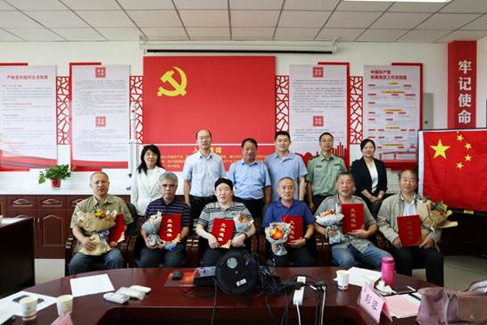 说明: H:\家里办公文件\师德师风建设\2020年教师节有关工作——教工部\公司礼敬吾师教师节活动\教师节照片\IMG_1133——新闻.jpg